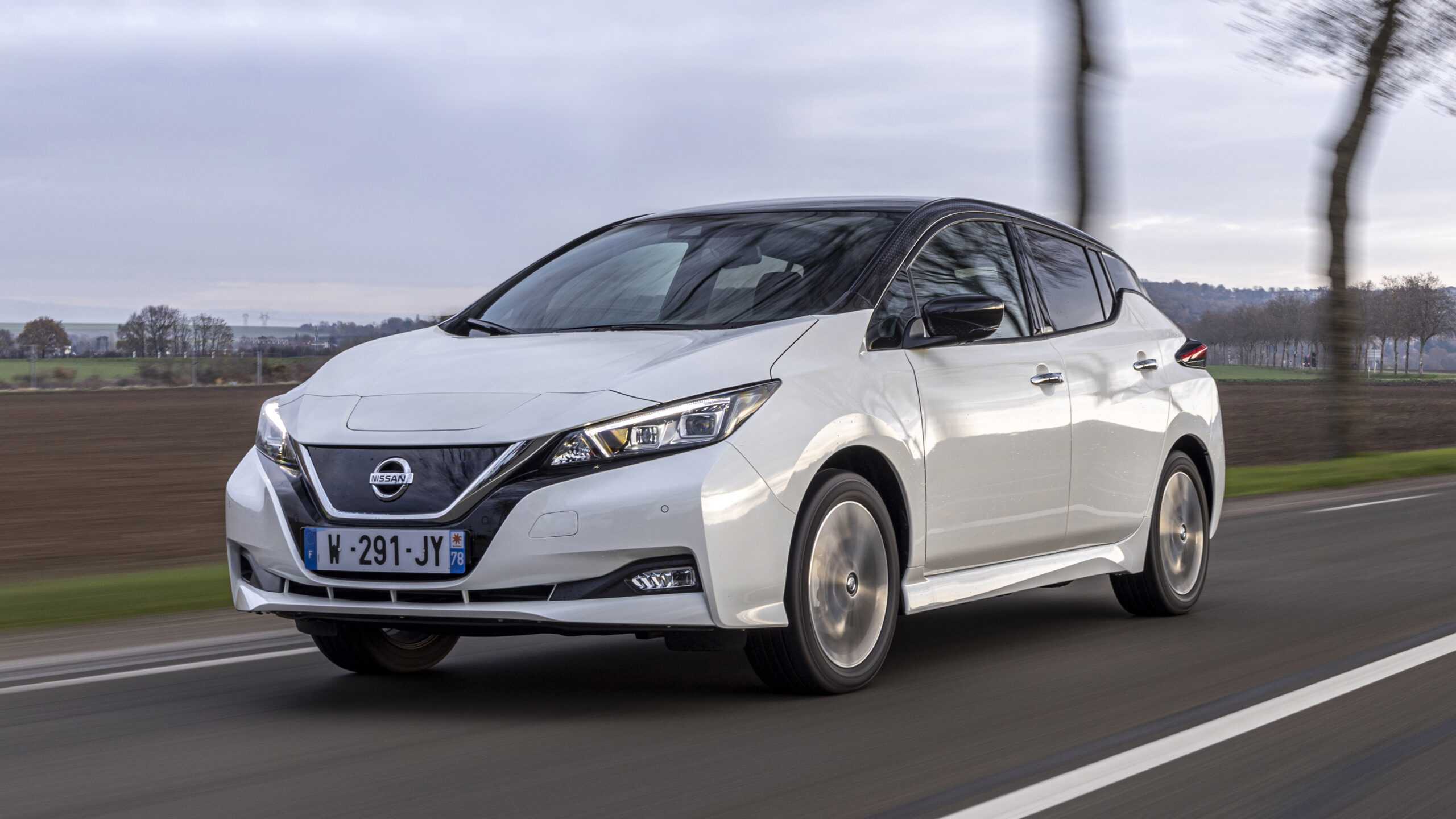 Nissan LEAF 2023-featured