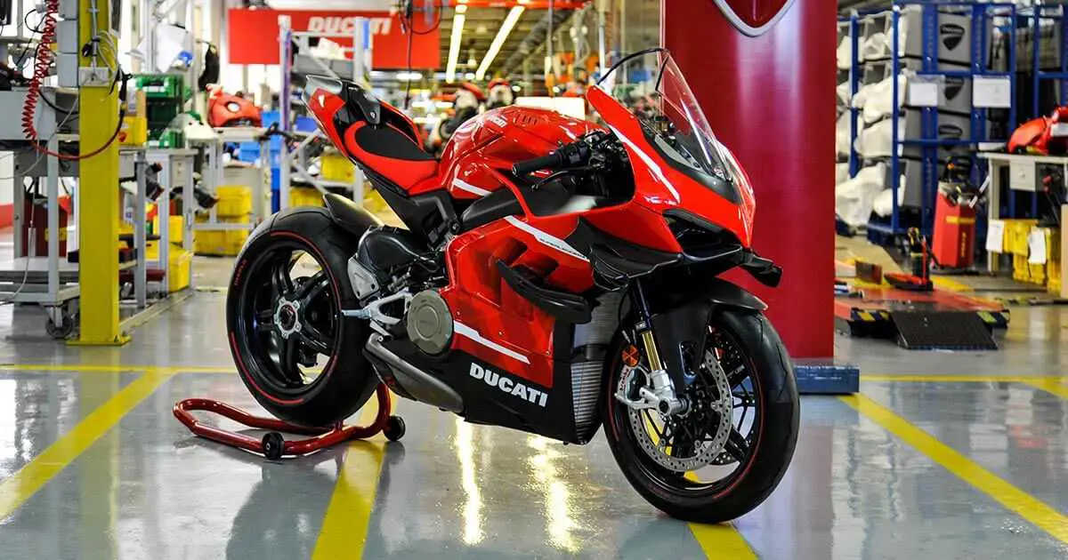 Ducati Superleggera V4 2020 featured