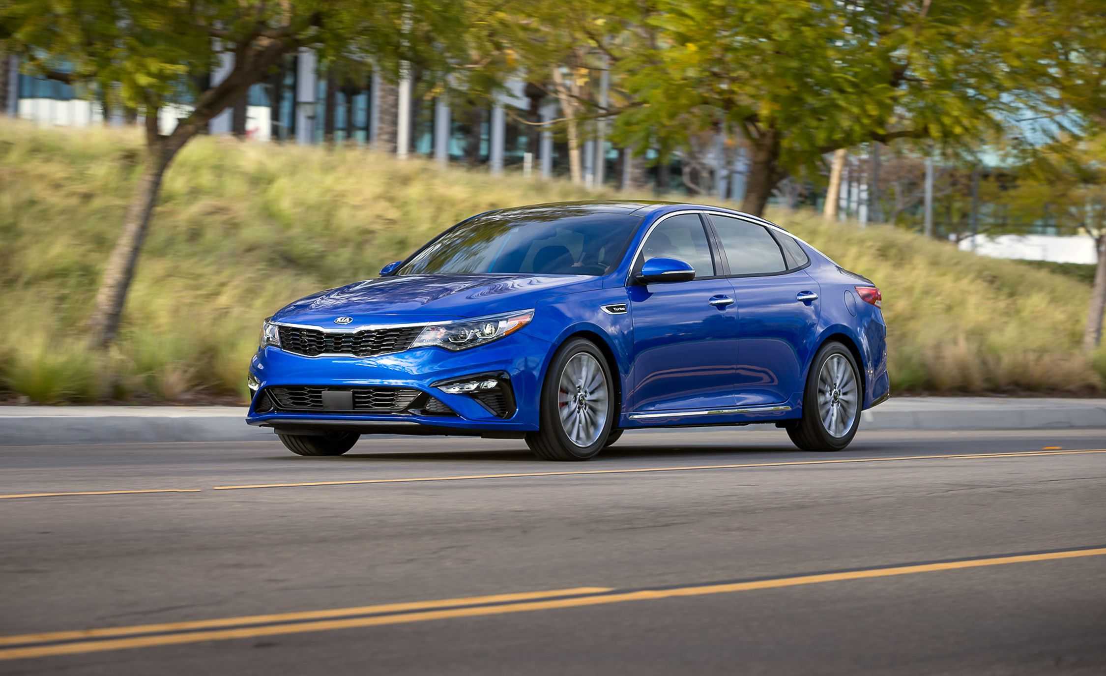 Kia Optima Hybrid 2020 featured