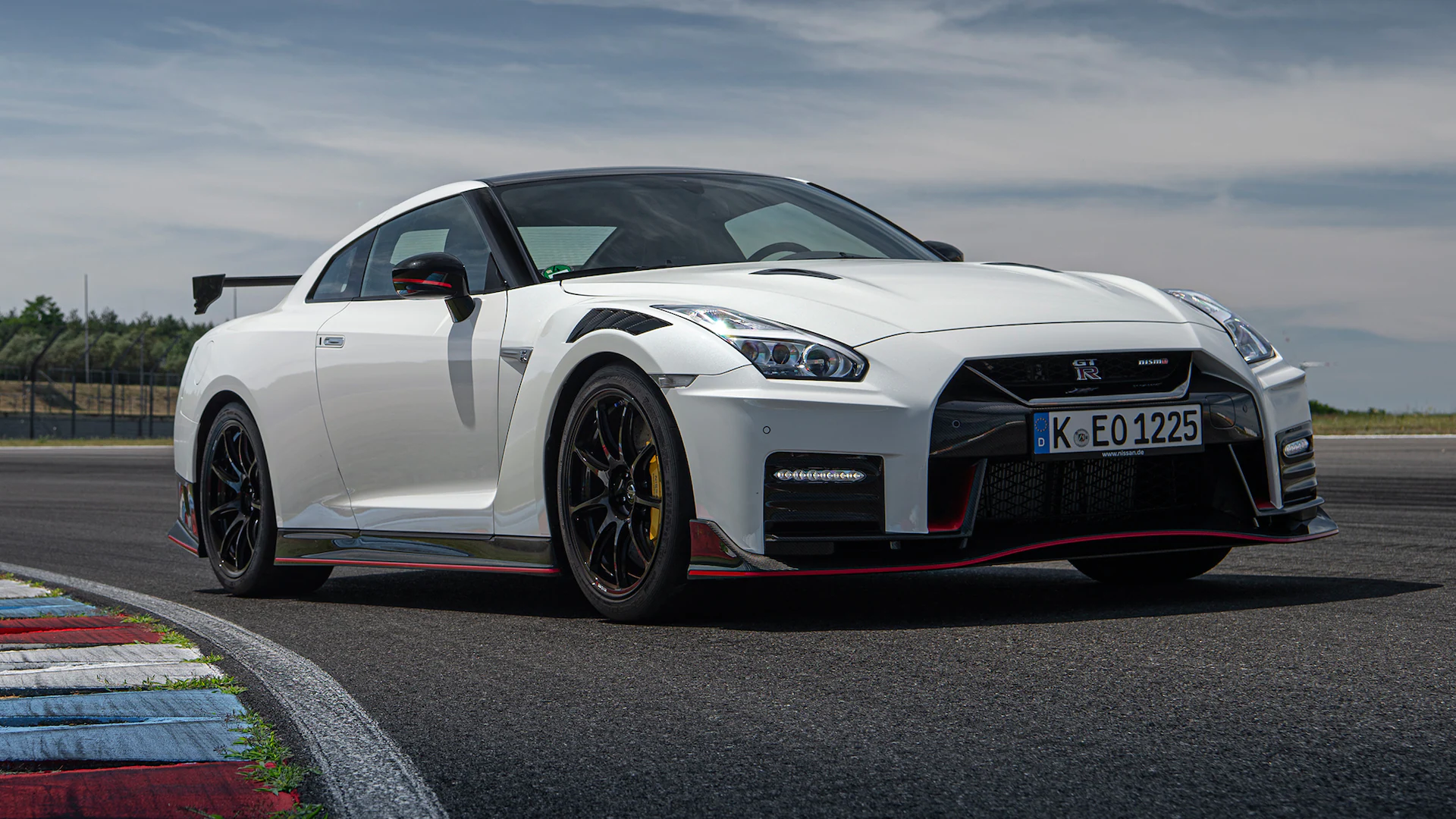 Nissan GT-R 2020 featured