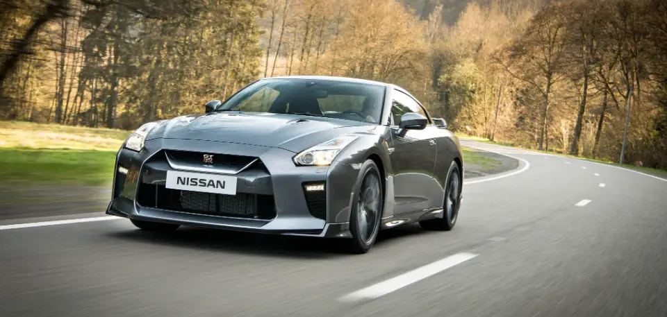 2017-Nissan-GT-R-featured