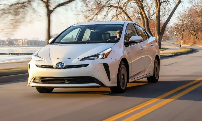 2020-Toyota-Prius-featured