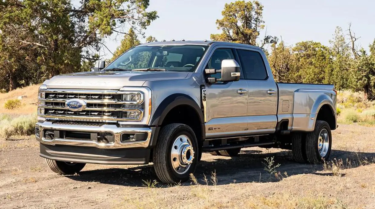 2023-FORD-F-550-featured