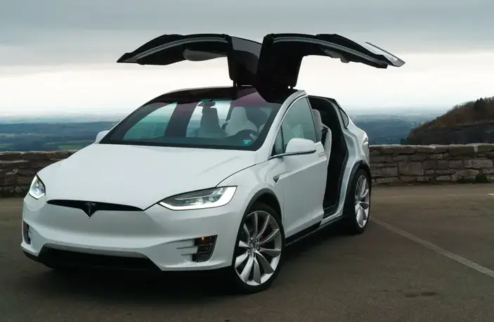 2016-Tesla-Model-X-featured