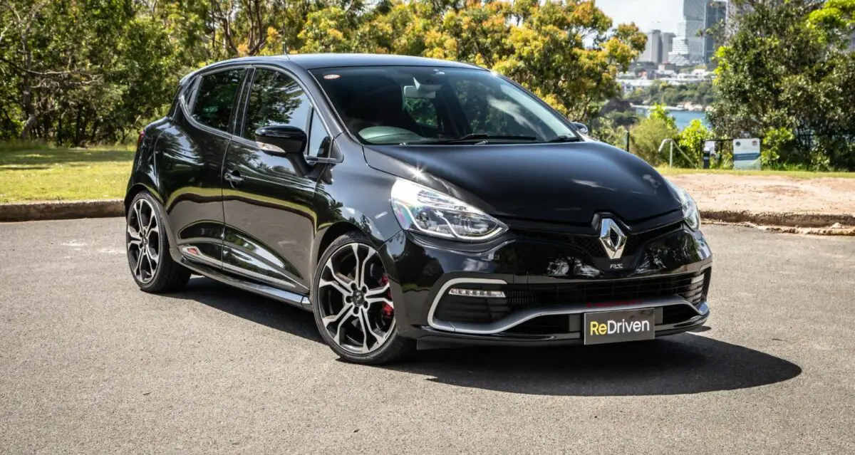 2019-Renault-Clio-Owner-s-Manual-Featured