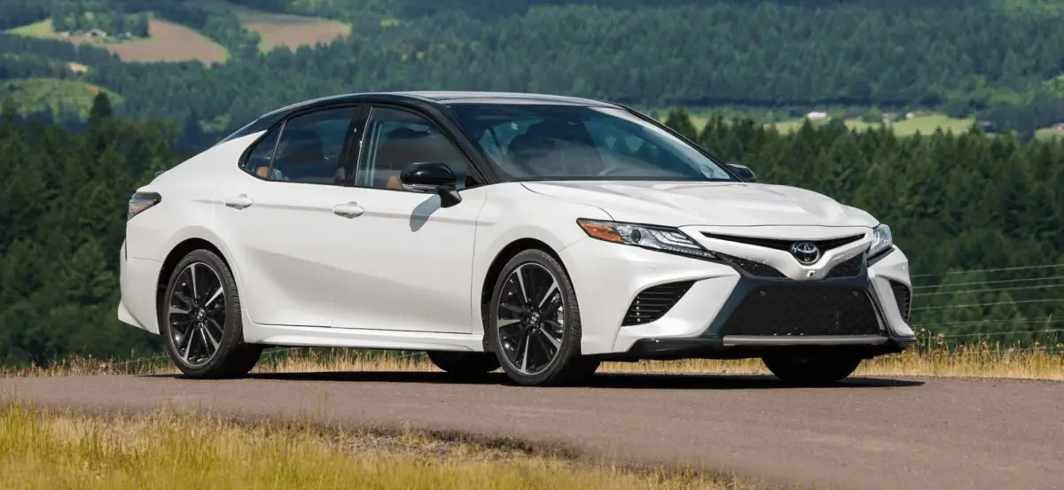 2019-Toyota-Camry-Fuses-and-Fuse-Box-Checking-and-replacing-fuses-featured