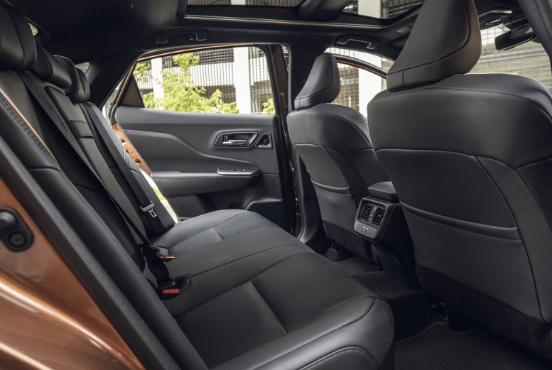 2024-Toyota-Crown-Review-Specs-Price-and-Mileage-(Brochure)-Seating