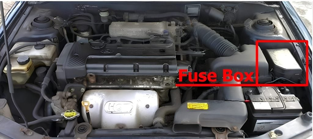 Hyundai-Elantra-2000-2006-engine-compartment-scaled-e1783755425317-1024x454