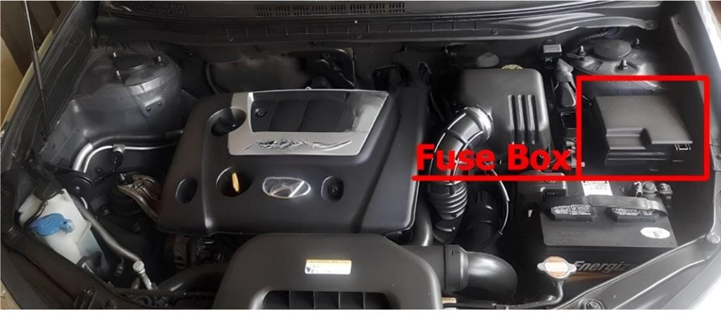 Hyundai-Elantra-2007-2010-engine-compartment-1024x445