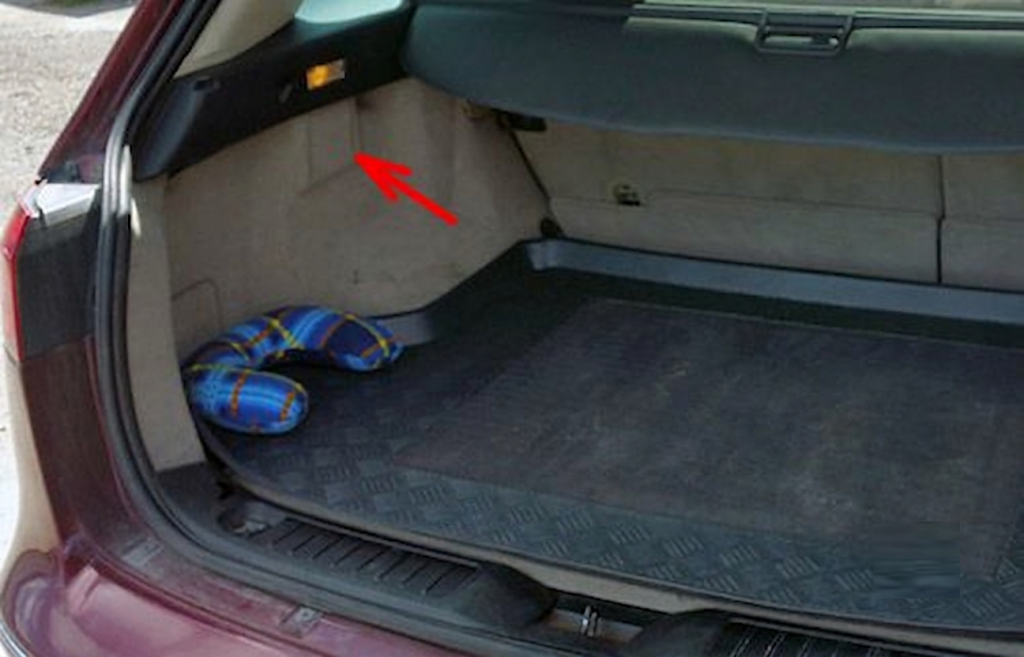 Fiat-Croma-2005-2011-Luggage-Compartment-Fuse-Box-Location-