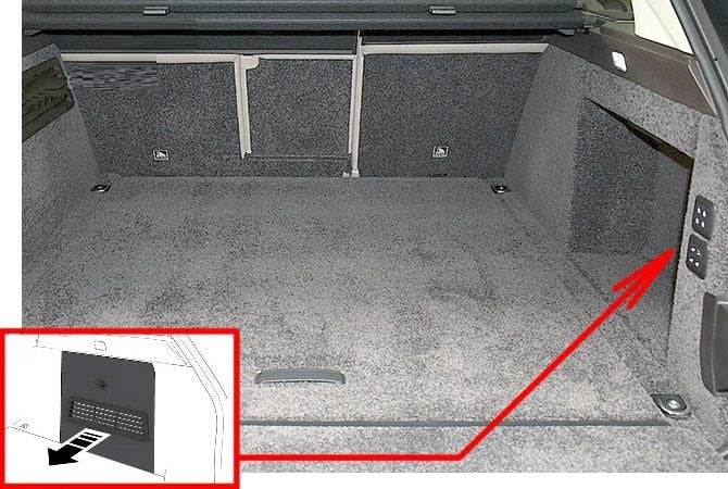 Land-Rover-Range-Rover-2016-2022-Luggage-Compartment-Fuse-Box-Location