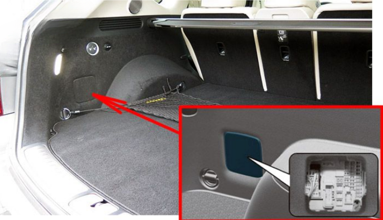 Luggage-Compartment-Fuse-Box-1