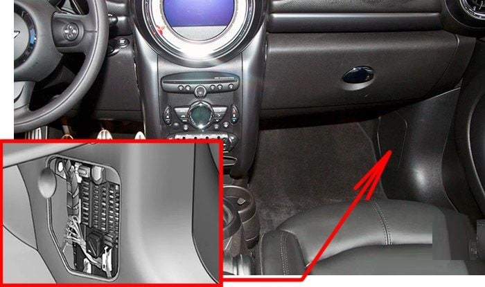 MINI-Countryman-R60-2010-2016-Passenger-Compartment-Fuse-Box-Location